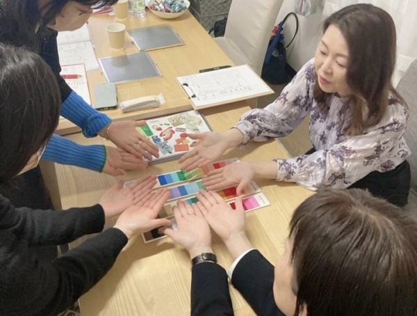 パーソナルカラー　似合うグリーン

パーソナルカラープロ講座