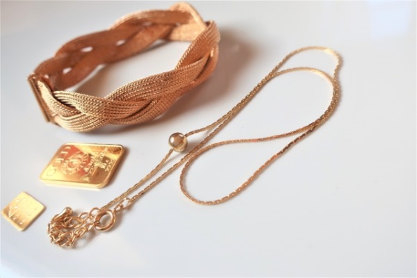 2026年流行色 ピンク パーソナルカラー ゴールド