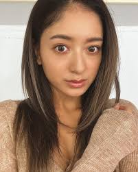 パーソナルカラー　オータム　みちょぱ